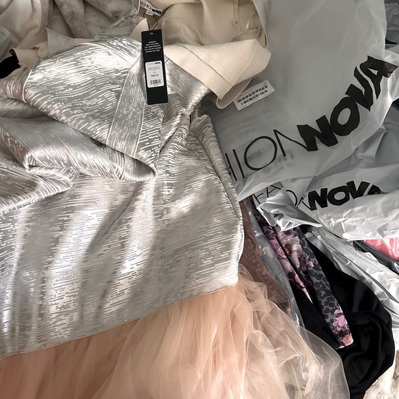 🔥NWT🏷️NOVA LUXE MERMAID🧜🏼‍♀️ DRESS FRESH OUT OF FASHION WEEK✨SZ 2X CRM/BLUSH - Picture 3 of 5